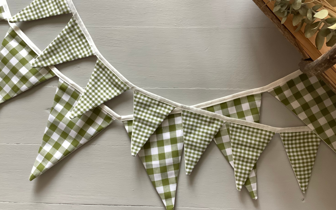 Green Gingham Bunting Garland :: Free Digital Pattern