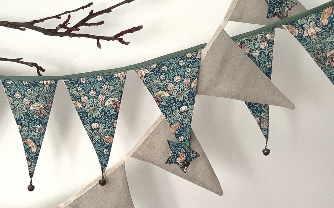 FREE PATTERN PRINTABLE :: BUNTING GARLAND LIBERTY STRAWBERRY THIEF