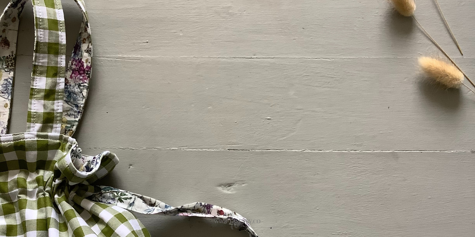 Beauty bag sewing pattern Green Gingham Beauty Bag